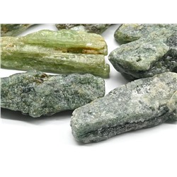Кианит зеленый 36*20*10мм, 15-19г