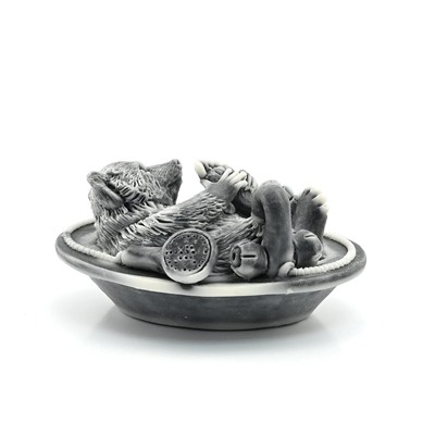 Фигурка из мрамолита "Енот в раковине №3" 72*57*35мм