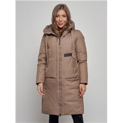 Пальто утепленное молодежное зимнее женское коричневого цвета 52359K