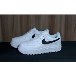 Nike Air Force 1 Luxe