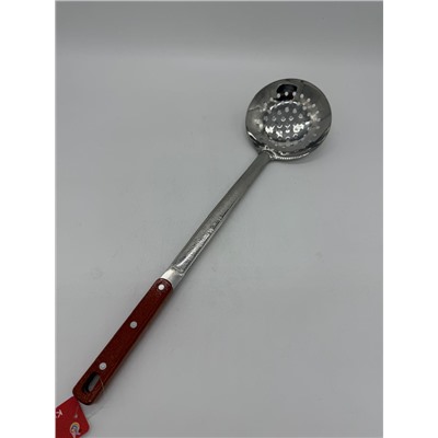 Шумовка с деревянной ручкой