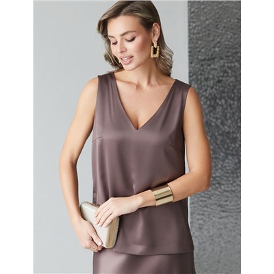 Элегантный топ с V вырезом из струящегося сатина