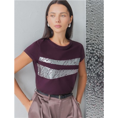 Нарядная футболка с блестящим принтом