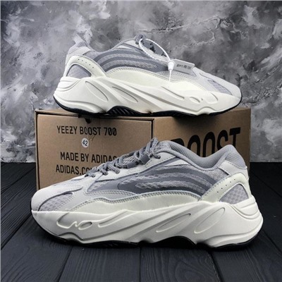 Кроссовки Adidas yeezy boost 700 v2