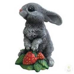Фигурка Заяц с клубникой  Ф074