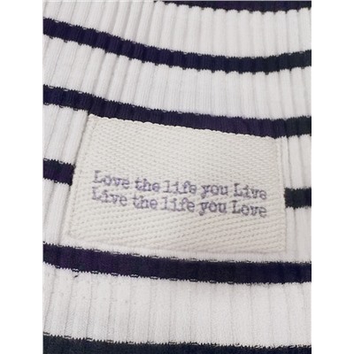 Платье из трикотажа в широкий рубчик с разрезами