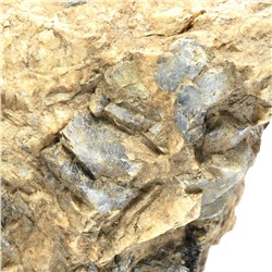 Корунд сапфир в породе 82*62*48мм, 224г