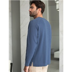 Джемпер базовый из мягкого фактурного трикотажа с круглым воротом