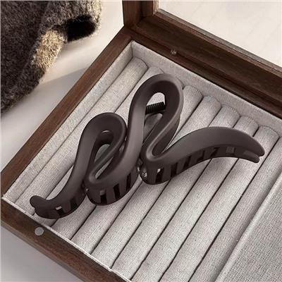 Заколка-краб для волос матовый Коричневый ЗМЕЙКА