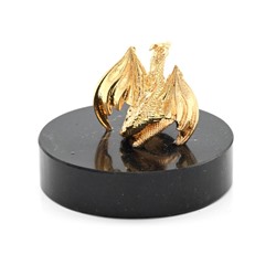 Дракон крылатый на подставке из черного мрамора 40*40*32мм