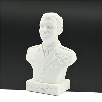 Фигурка из мрамолита "Бюст Гагарина" 36*67*96мм