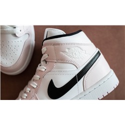Nike Air Jordan 1 mid barely rose w