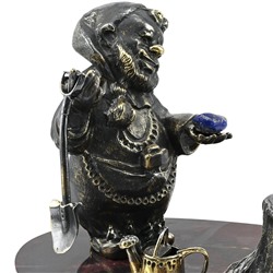 Садовник из бронзы на подставке из яшмы 230*180*155мм.