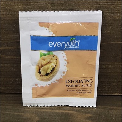 EXFOLIATING WALNUT SCRUB Everyuth Naturals (Отшелушивающий скраб с грецким орехом), 7 г.