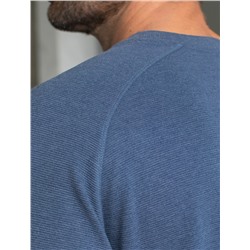 Джемпер базовый из мягкого фактурного трикотажа с круглым воротом