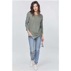 Джемпер трикотажный свободный с кружевом светло-зеленый