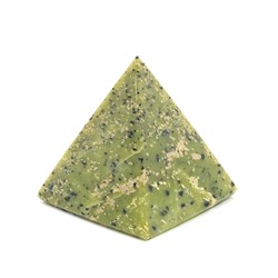 Пирамиды из жадеита 50*50*50мм