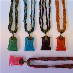 Ожерелье с кулоном АБСТРАКЦИЯ (разные цвета, 5 см.), 1 шт.