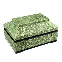 Ларец цельнокройный из жадеита. 120*80*70мм
