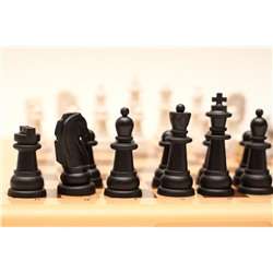 Настольная игра «Шахматы» большие (бежевые)