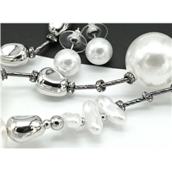 Длинные бусы и серьги из майорки Шары 20мм цв.белый, 82см