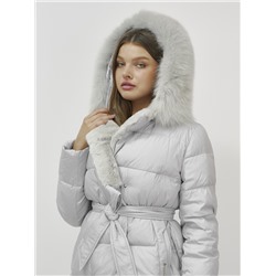 Пальто утепленное с капюшоном и мехом зимнее женское светло-серого цвета 133203SS