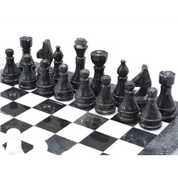 Шахматы из мрамора чёрного и белого 300*300мм уп. бархат