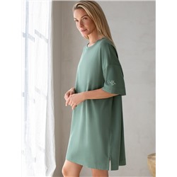 Платье из премиального хлопка с вышивкой на рукаве