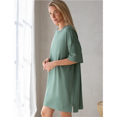 Платье из премиального хлопка с вышивкой на рукаве