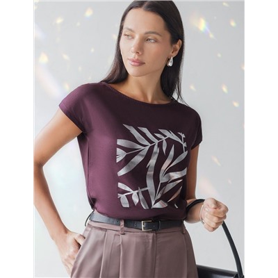 Нарядная футболка с серебристым принтом