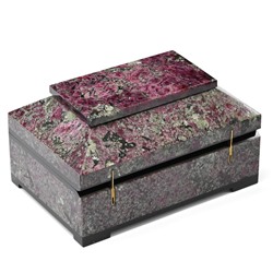 Ларец из эвдиалита 120*85*80мм.