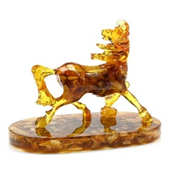 Конь на подставке из янтаря 165*90*125мм цв.медовый, 303г