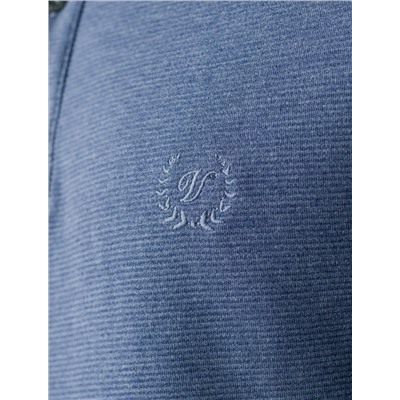 Лонгслив из мягкого фактурного трикотажа с плетеным воротником поло на пуговицах