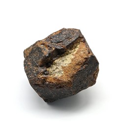 Гранат "Альмандин" 68*62*53мм, 431г