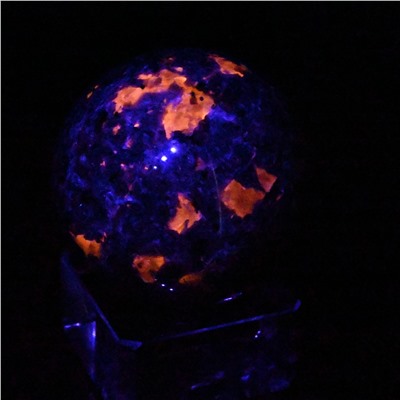 Шар из кварца с флуоресценцией, диаметр 53-54мм