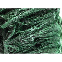 Малахит плисовый сувенирный 75*50*39мм, 107г