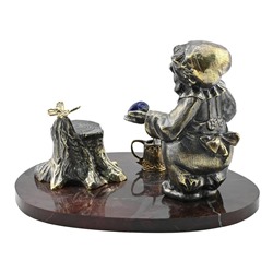 Садовник из бронзы на подставке из яшмы 230*180*155мм.