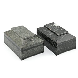 Ларец из гранатового амфиболита 120*80*65мм