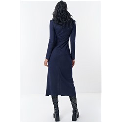 Платье из трикотажа с разрезом темно-синее