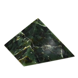 Пирамида из нефрита 45*45*28мм