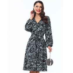 Платье с V-образным вырезом и расклешенной юбкой