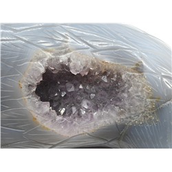 Голова орла из агата с жеодом аметиста 115*70*140мм, 1094гр.