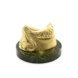 Знак зодиака из бронзы "Рыбы" на подставке из змеевика 50*50*35мм