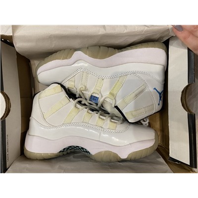 Кроссовки Air Jordan XI 72-10 Retro White Blue (уценка)