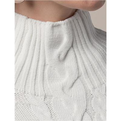 Свитер фактурной вязки с узором косы