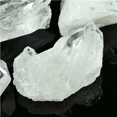Кристаллы горного хрусталя 47*33*25мм, 40-49г