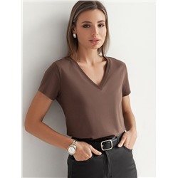 Футболка из премиального хлопка с V-образным вырезом