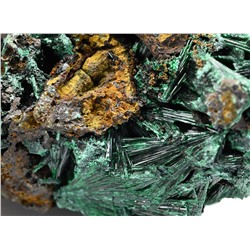 Малахит плисовый кристаллическое образование 57*48*35мм, 134г