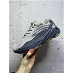 ADIDAS YEEZY BOOST 700 v2
