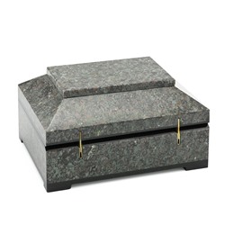 Ларец из гранатового амфиболита 120*80*65мм